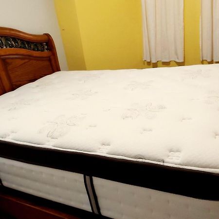 Lovely Comfy Home Private Bath In Central YYC Buitenkant foto