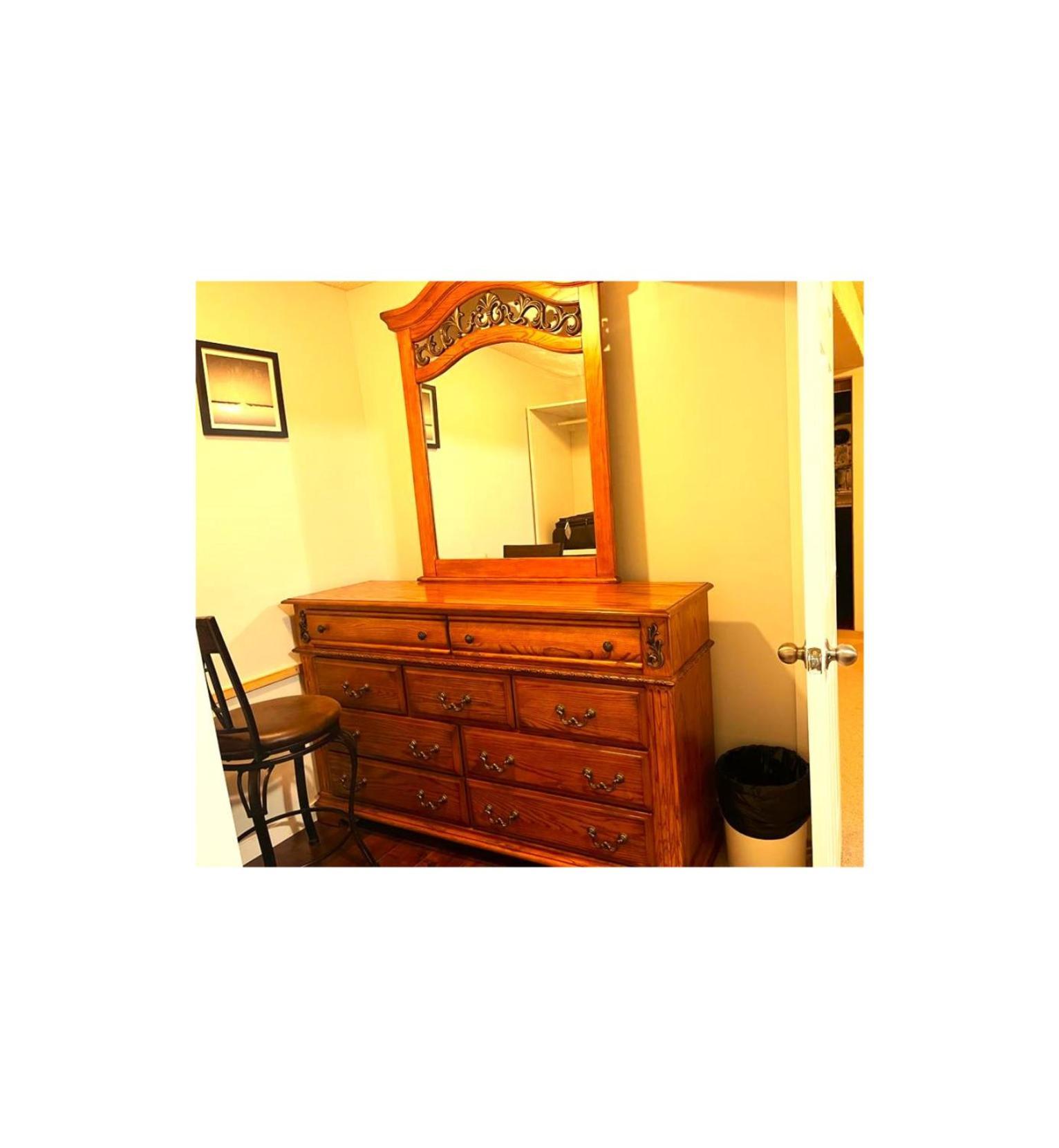 Lovely Comfy Home Private Bath In Central YYC Buitenkant foto