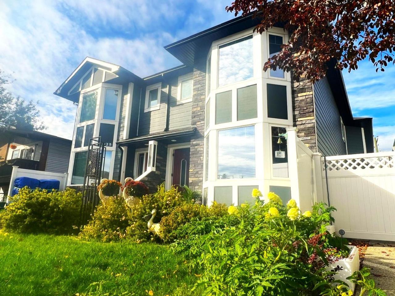 Lovely Comfy Home Private Bath In Central YYC Buitenkant foto