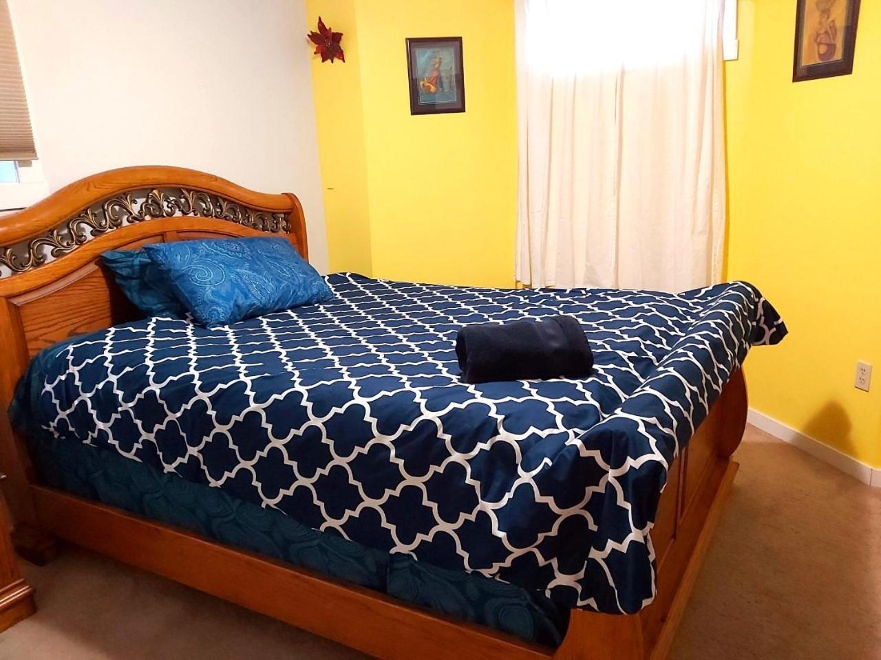 Lovely Comfy Home Private Bath In Central YYC Buitenkant foto